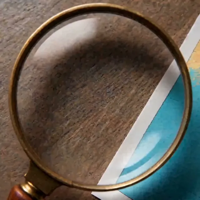 Map view zooming in step by step onto a single marked location